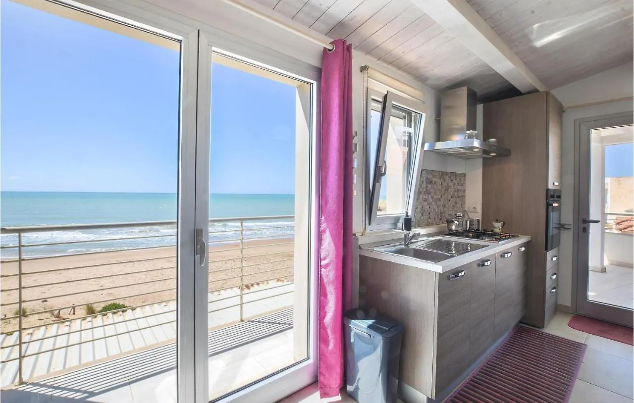 Hébergement de vacances Nice Home In Kaukana With Kitchenette Villaggio Azzurro Italie